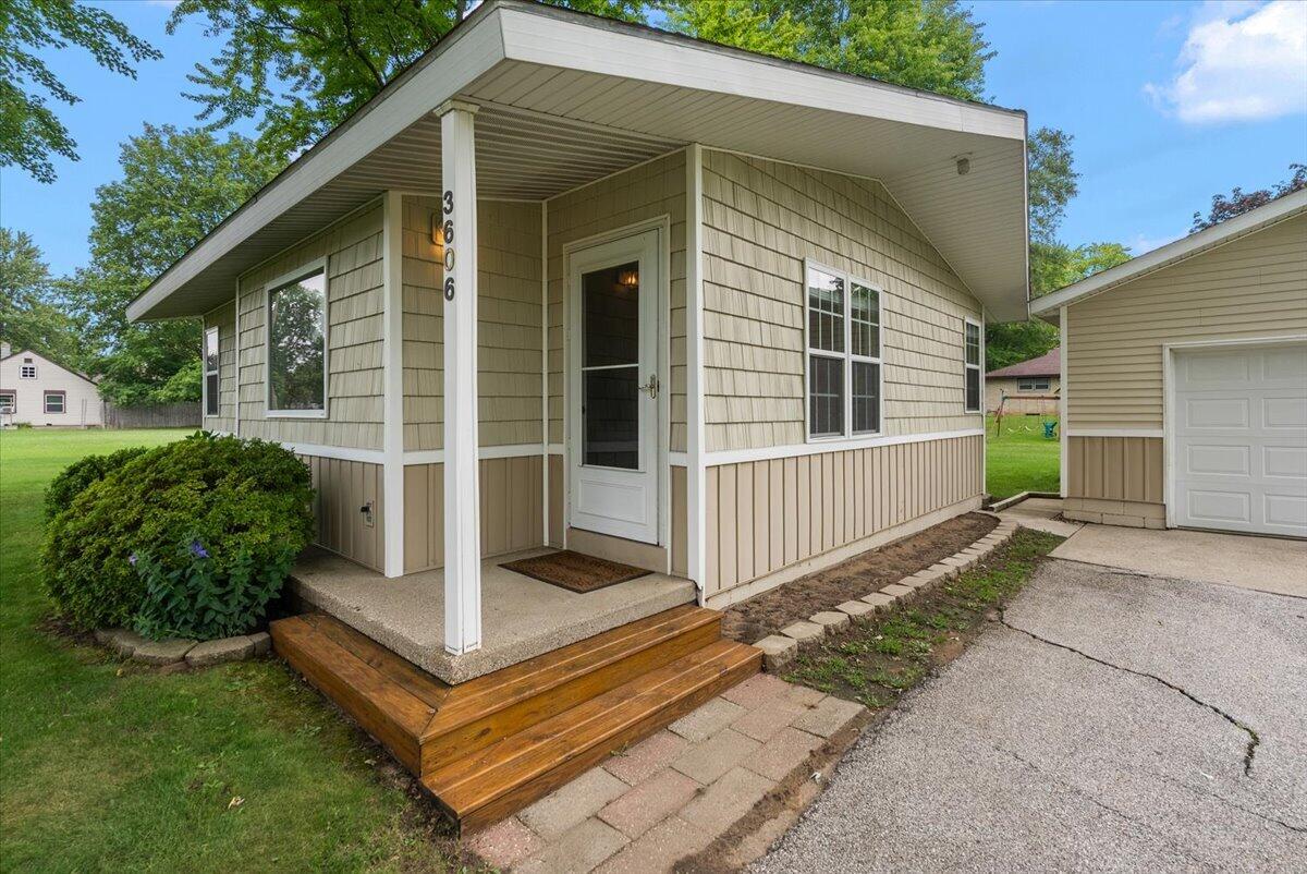 3606 Center Street