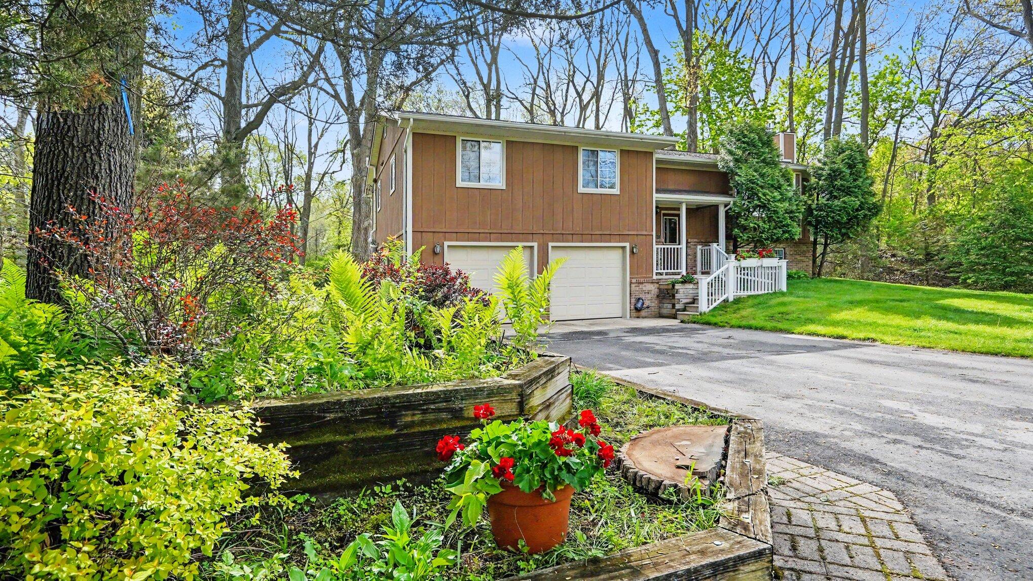 442 W Delhi Road