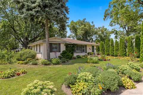 5648 Hipp Street Dearborn Heights City MI 48125