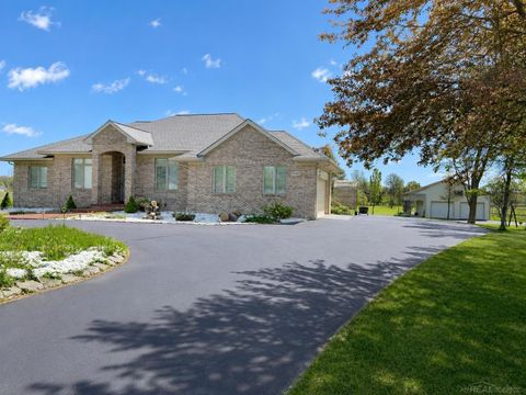 Photo of 52590 North Avenue, Macomb Township, MI 48042 (MLS # 58050209516)