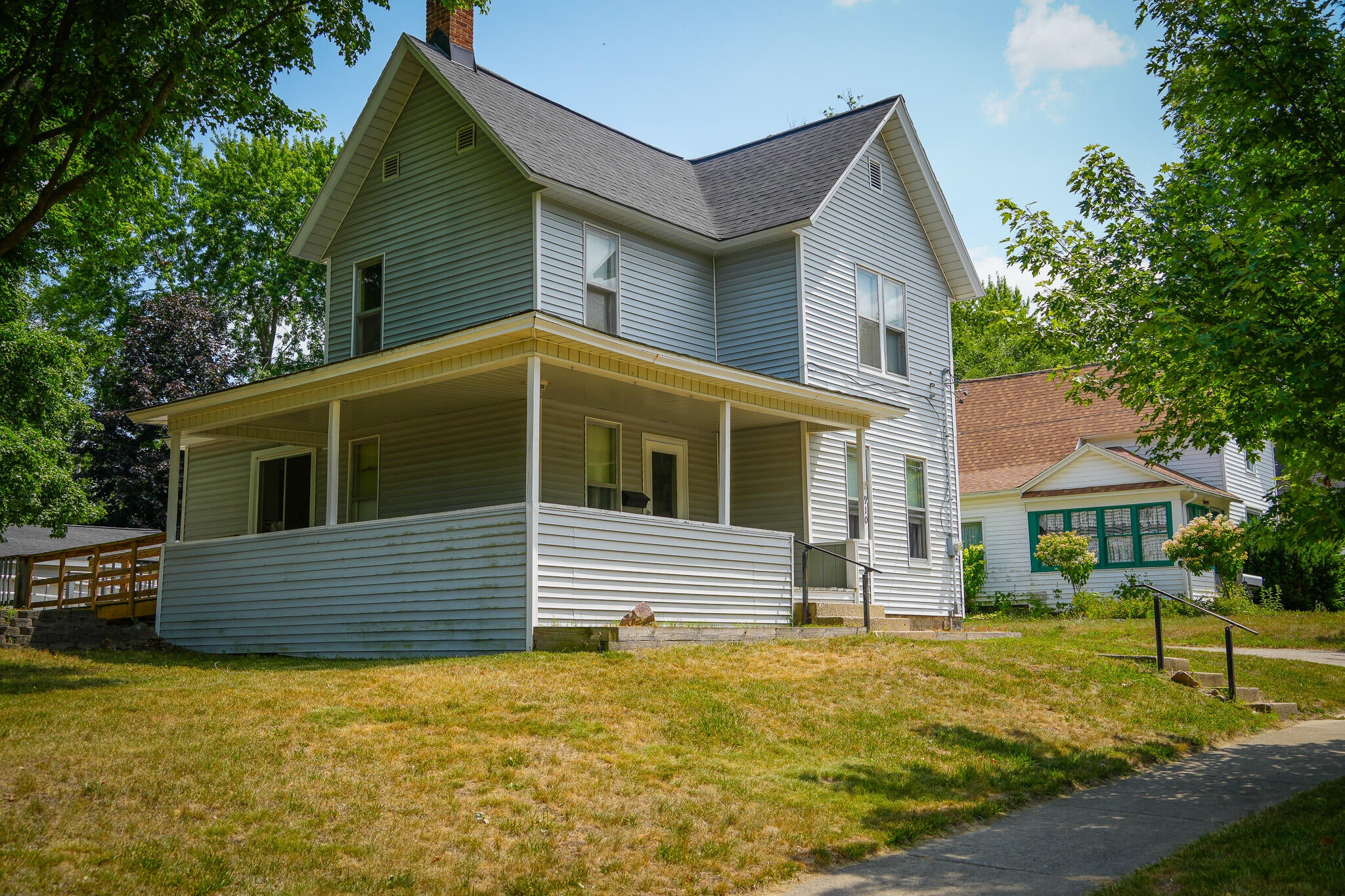 910 Pleasant Street