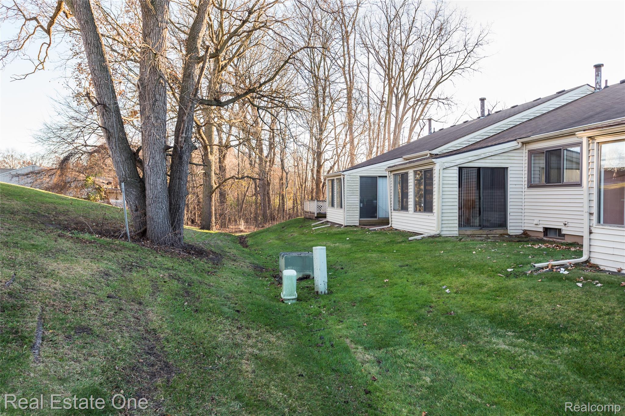 25104 25104 Hamilton Court 4