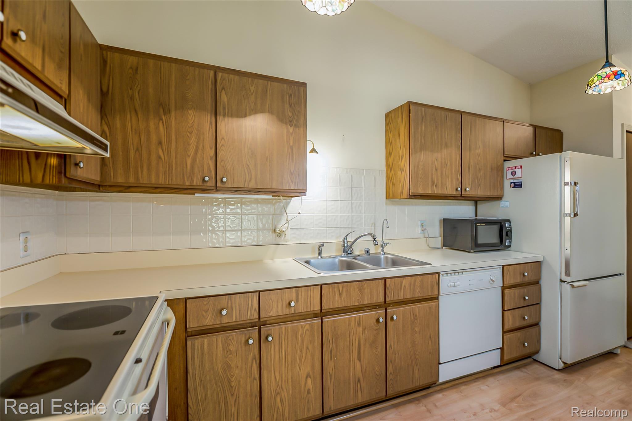 25104 Hamilton Court 4