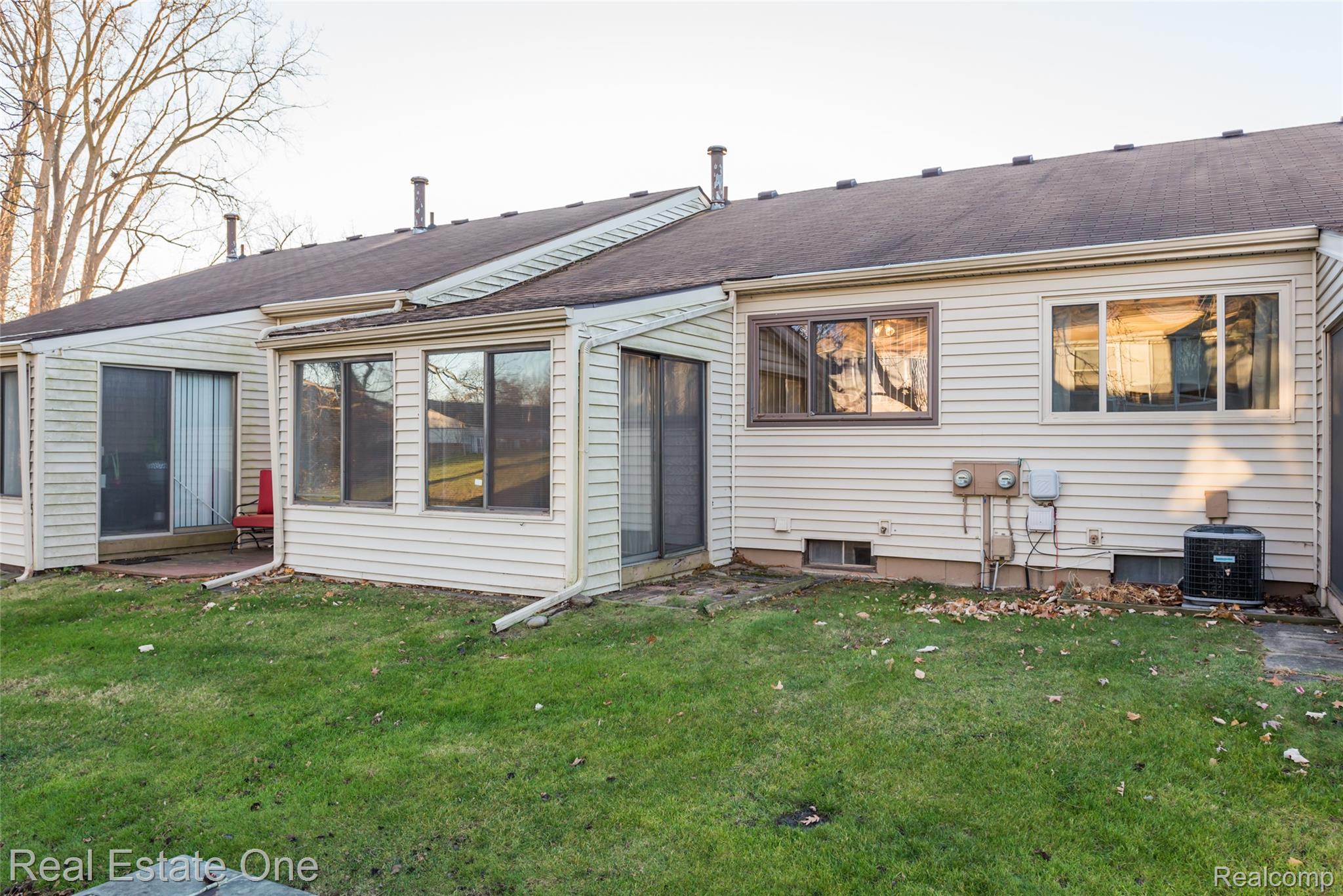 25104 25104 Hamilton Court 4