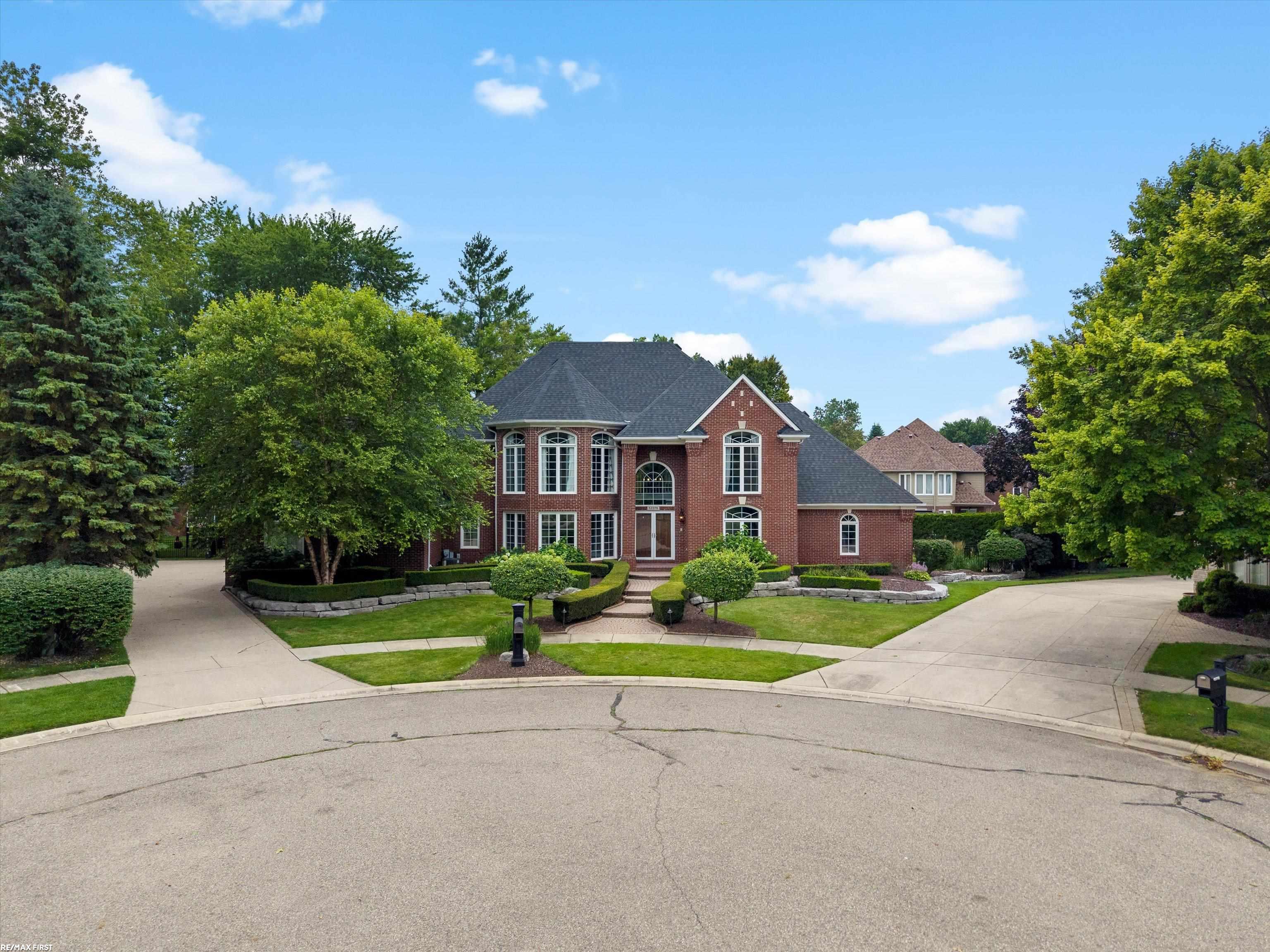 52376 Woodside Court