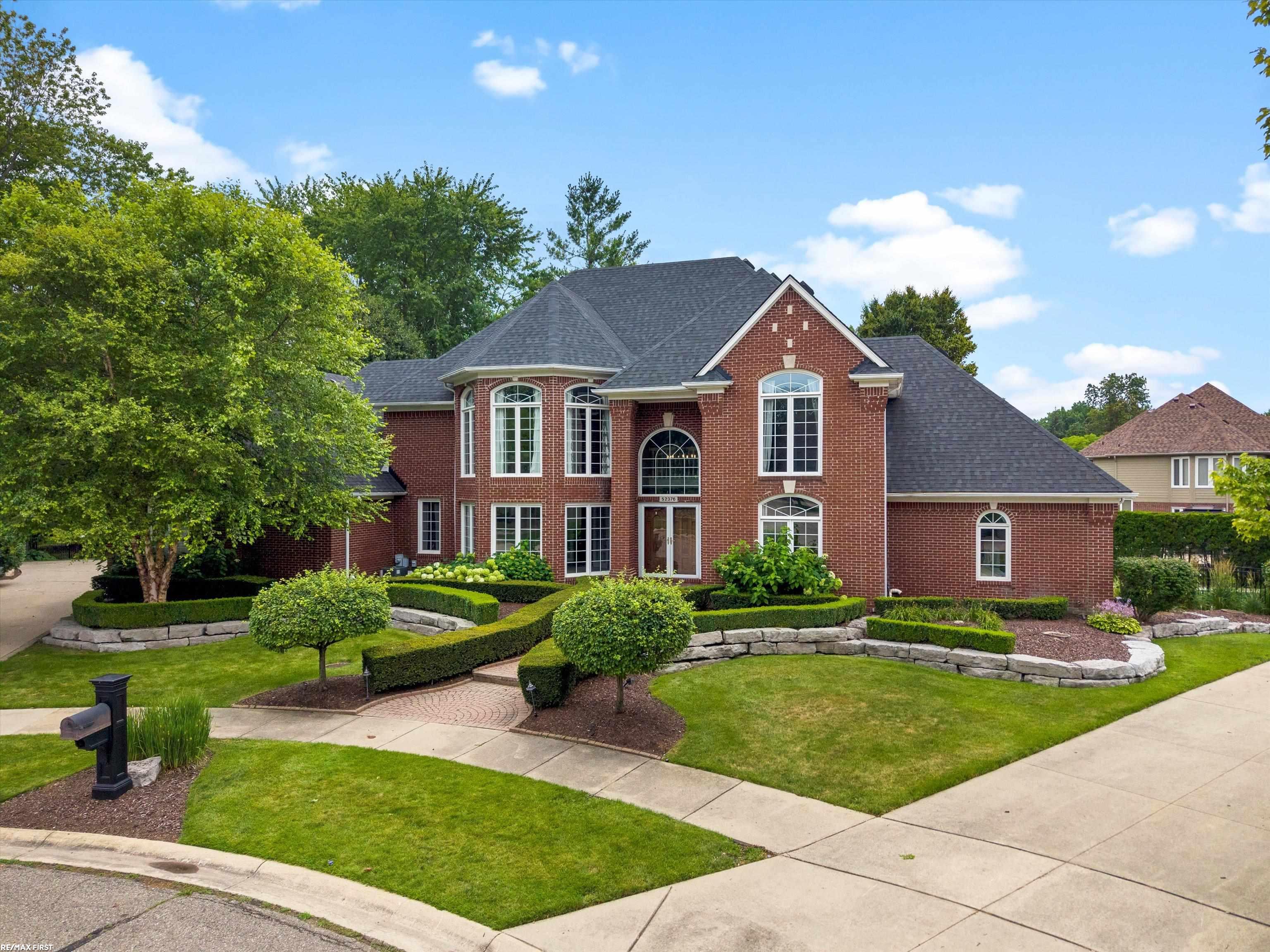 52376 Woodside Court