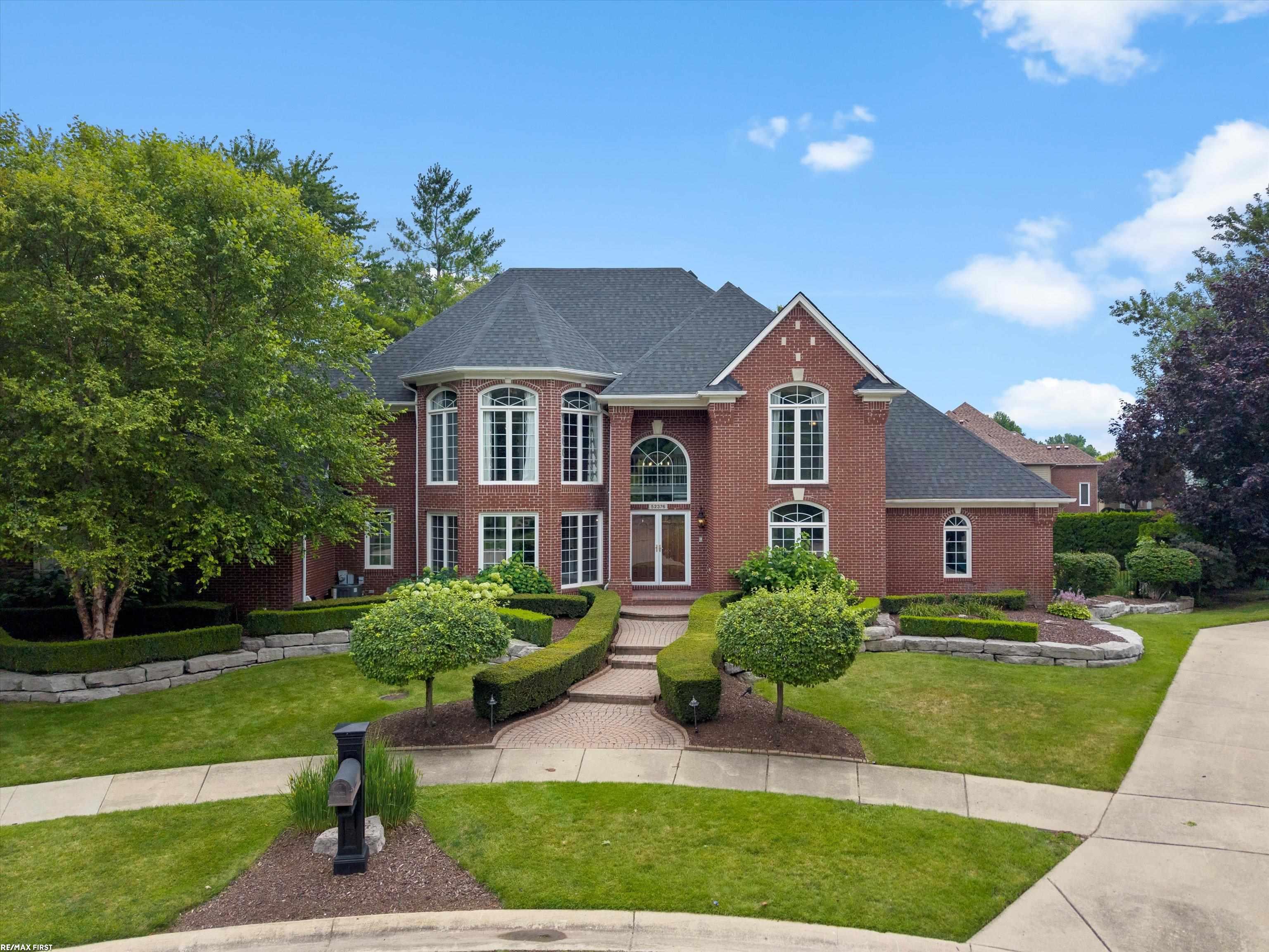 52376 Woodside Court