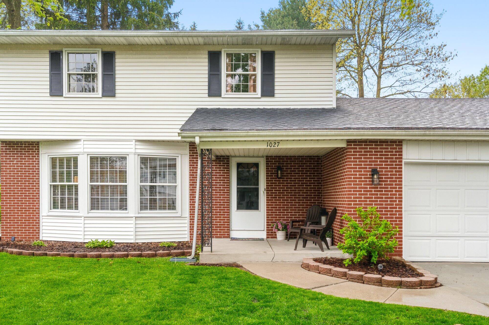1027 Piccadilly Road