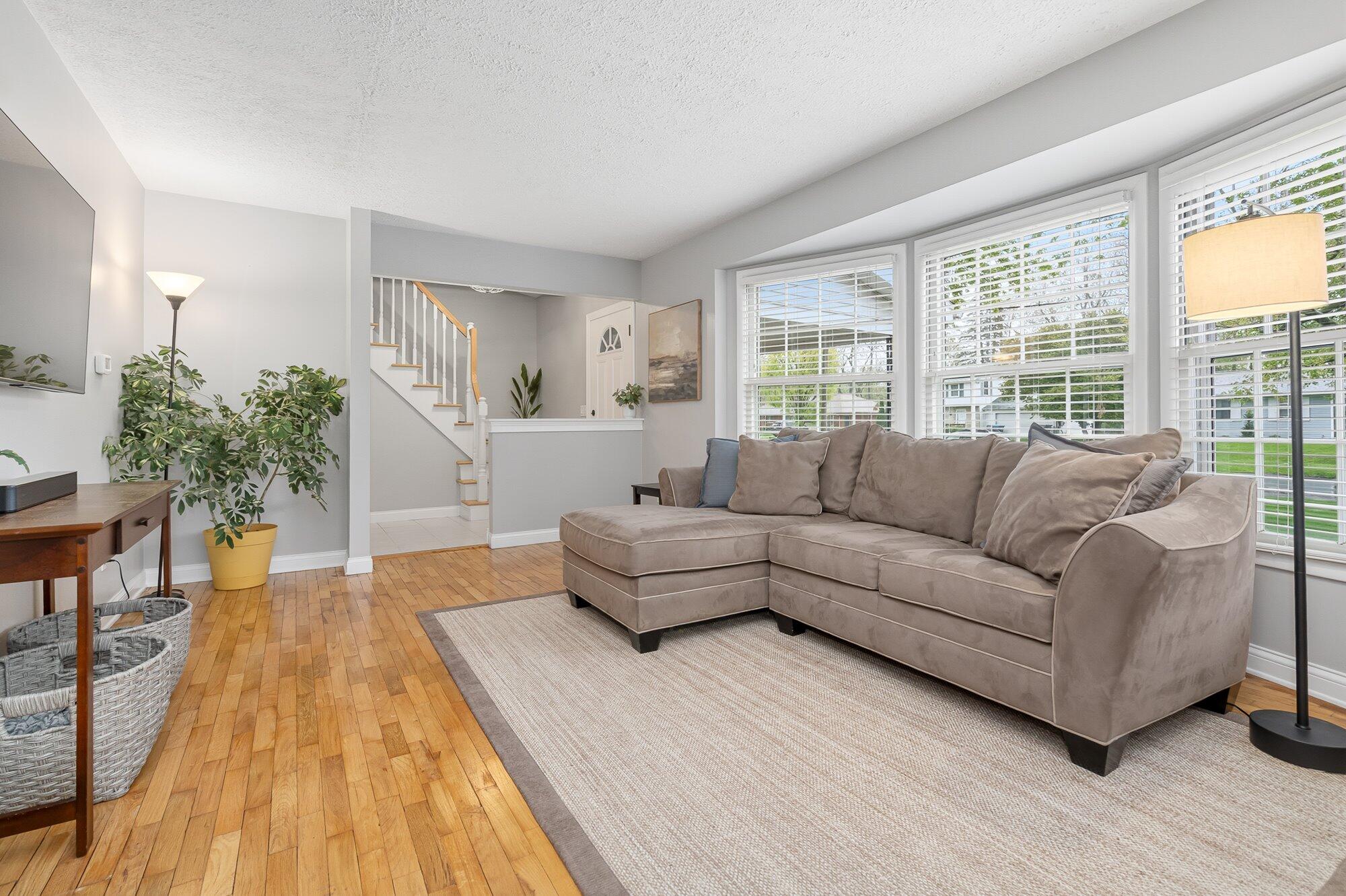 1027 Piccadilly Road