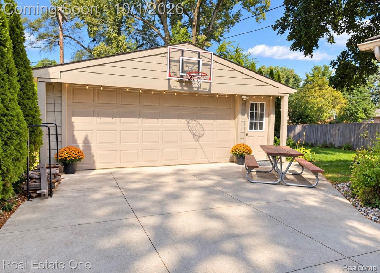633 Rewold Drive