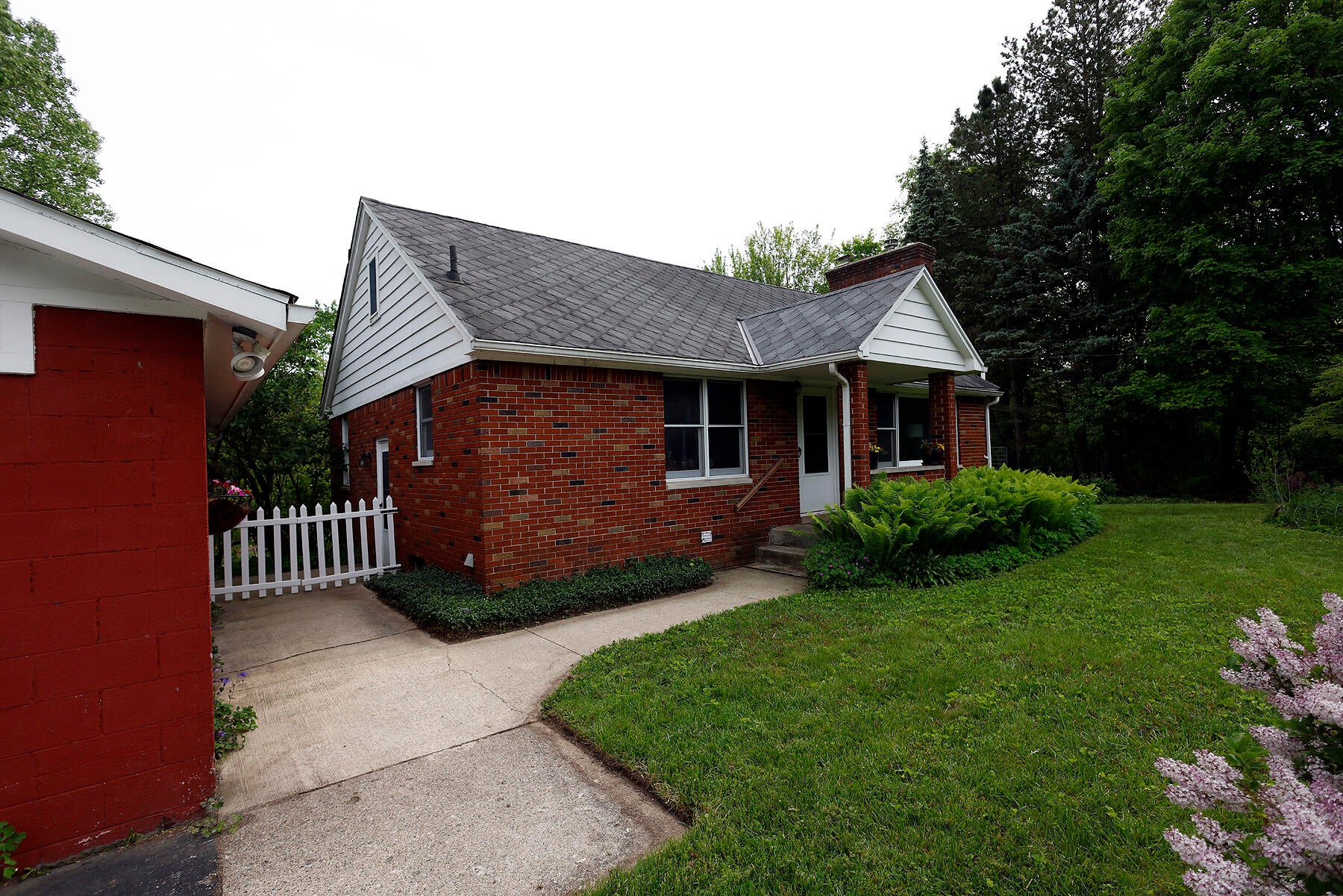 5801 N Territorial Road