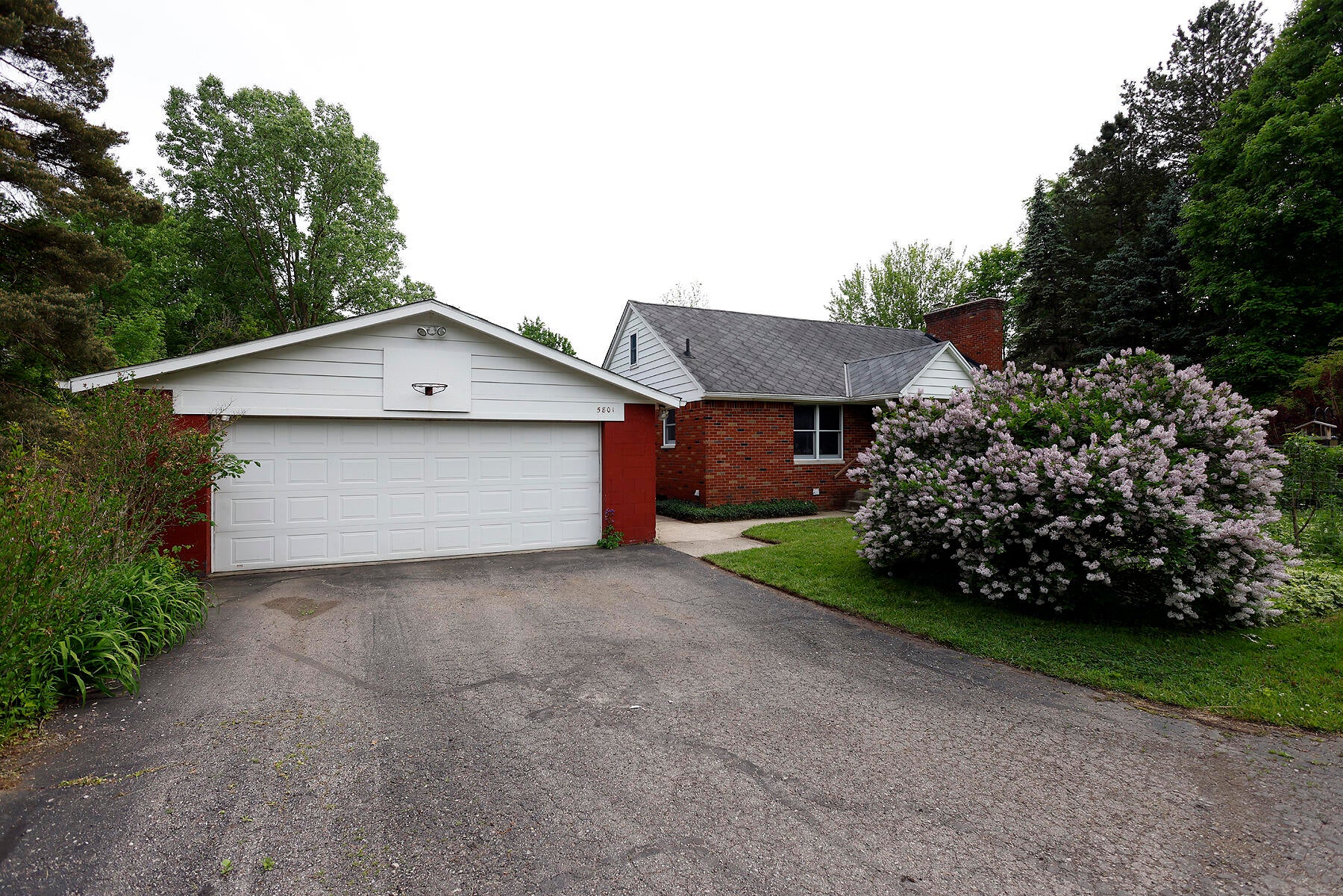 5801 N Territorial Road