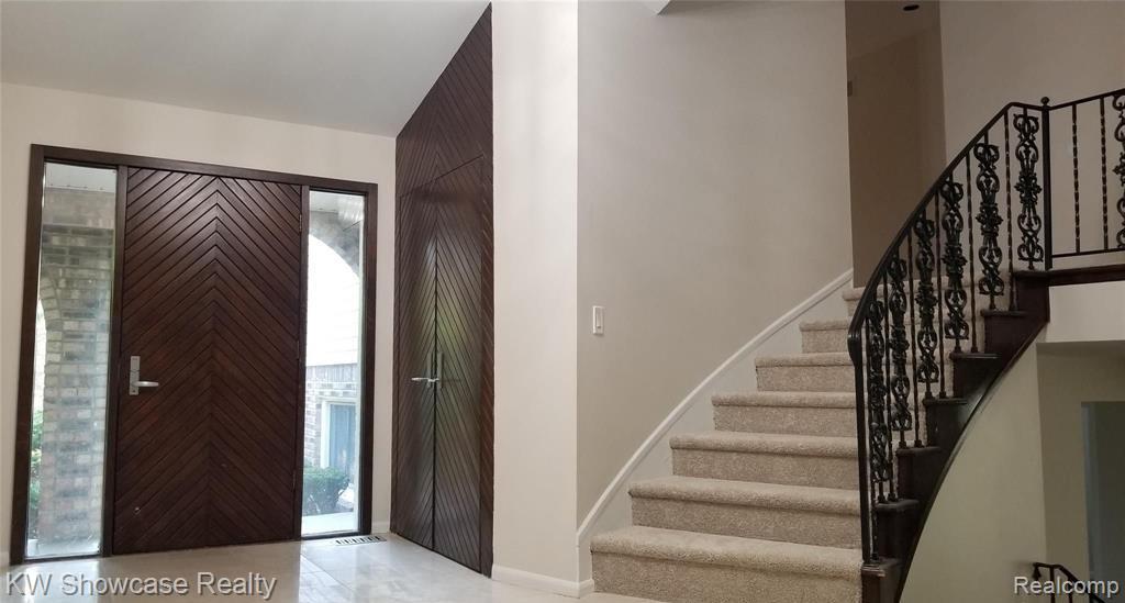 1728 Hiview Court