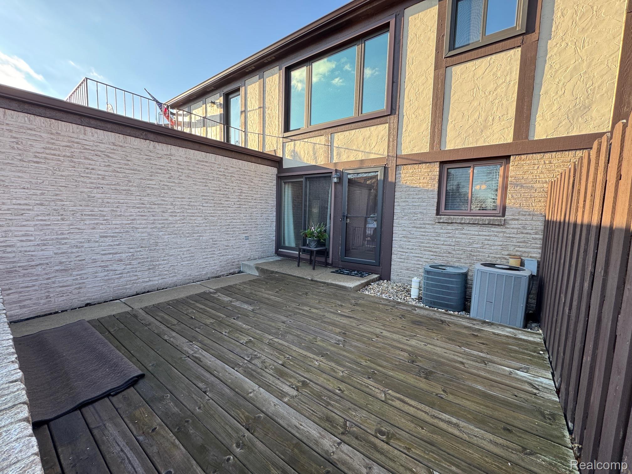 1021 Country Club Drive 23