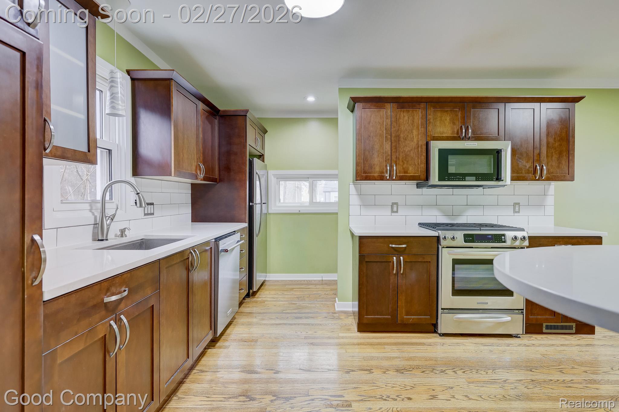 1060 W Hazelhurst Street