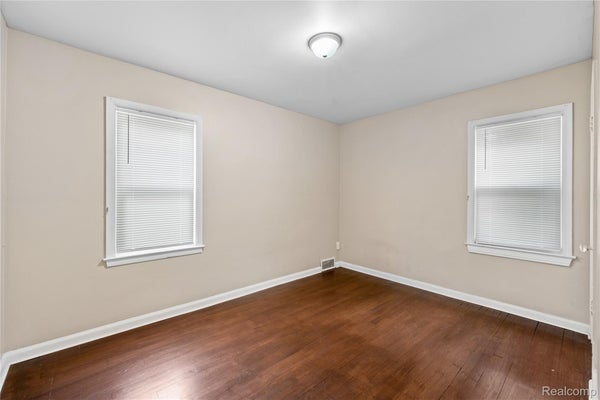 8249 ROBSON ST, DETROIT, MI 48228 - Image 4ca2a3d1edf483a2247ec4737ecd359d/1380222224