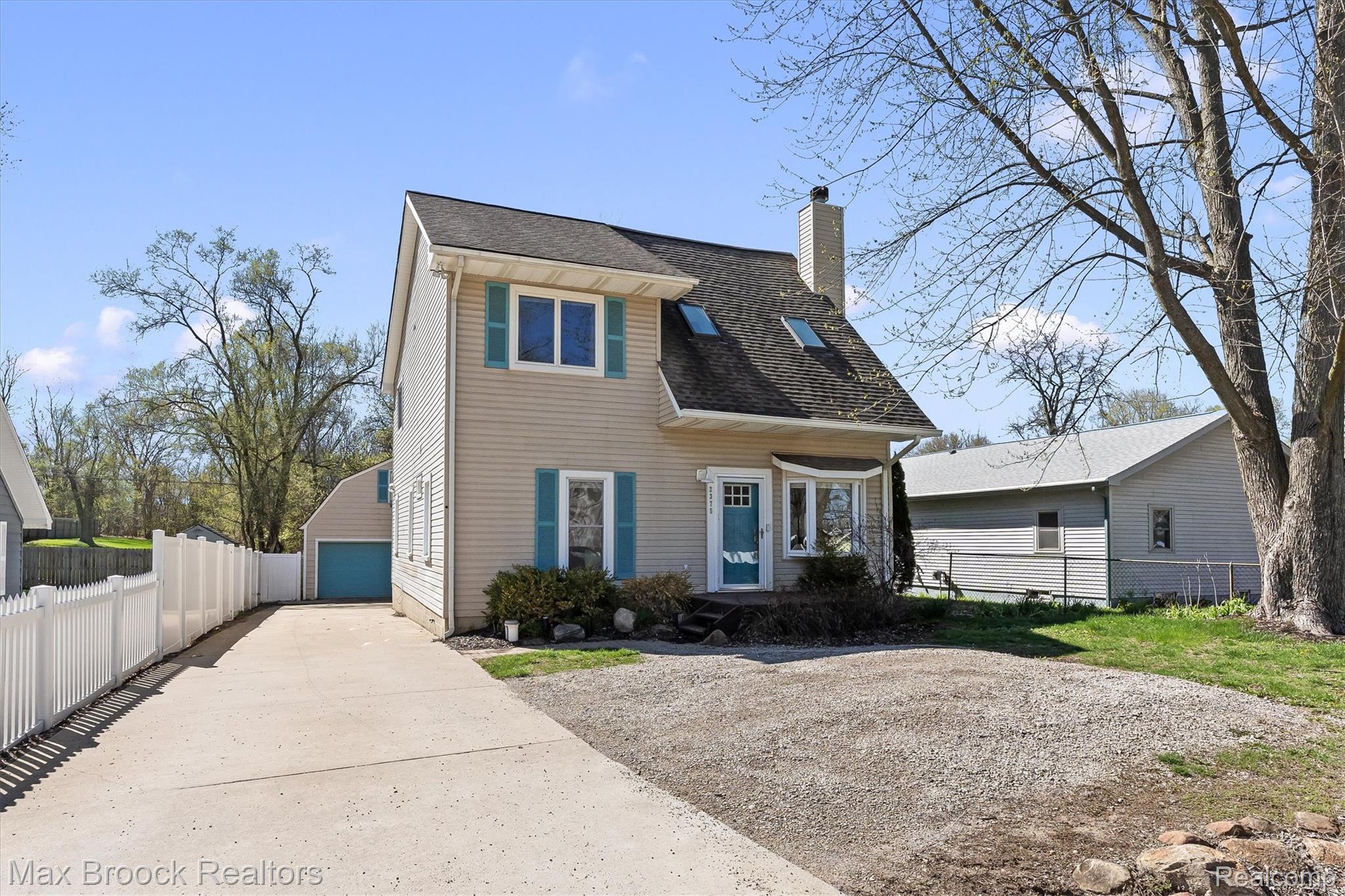 2375 Lakeside Drive