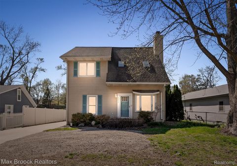 2375 Lakeside Drive Highland Charter Township MI 48356