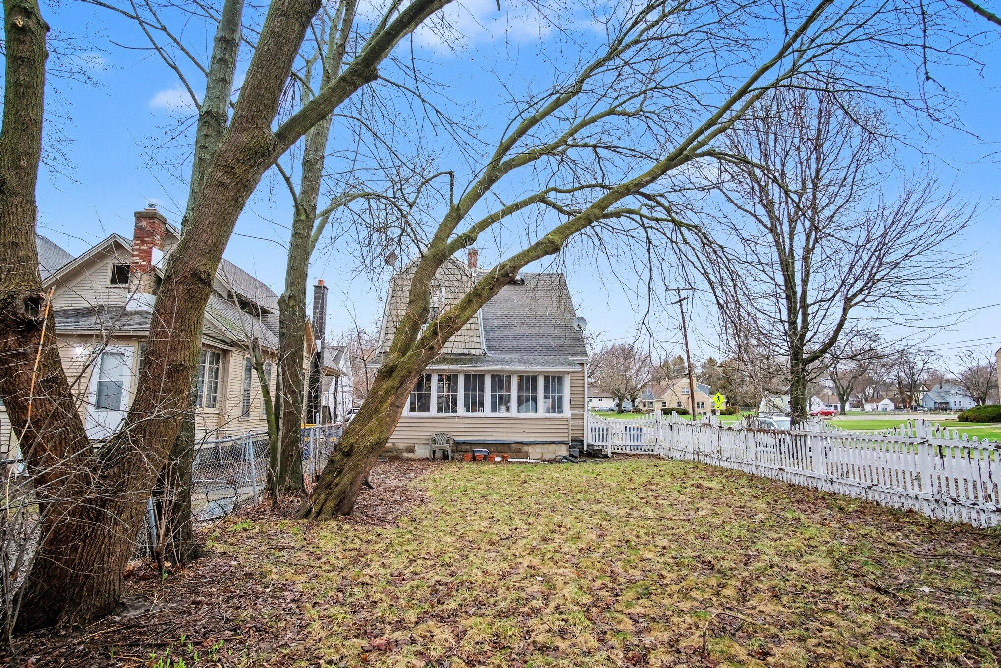 558 Carrier Street NE