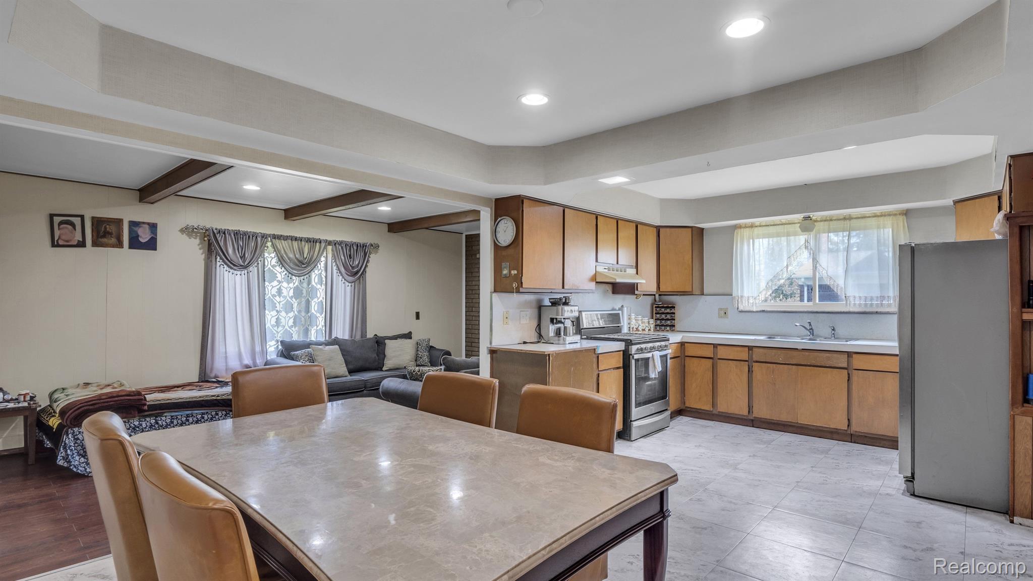 3355 MECKL Drive