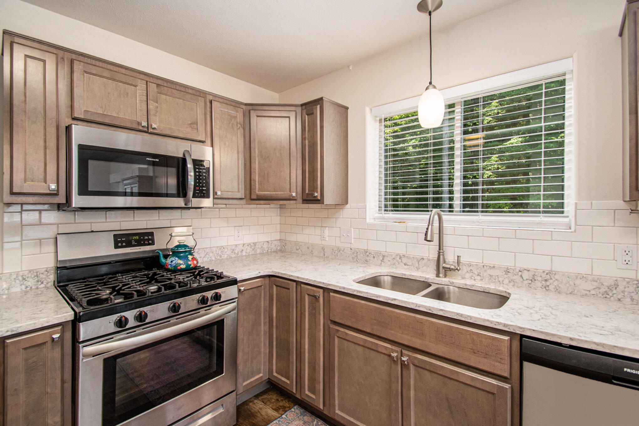 737 W North Hills Court