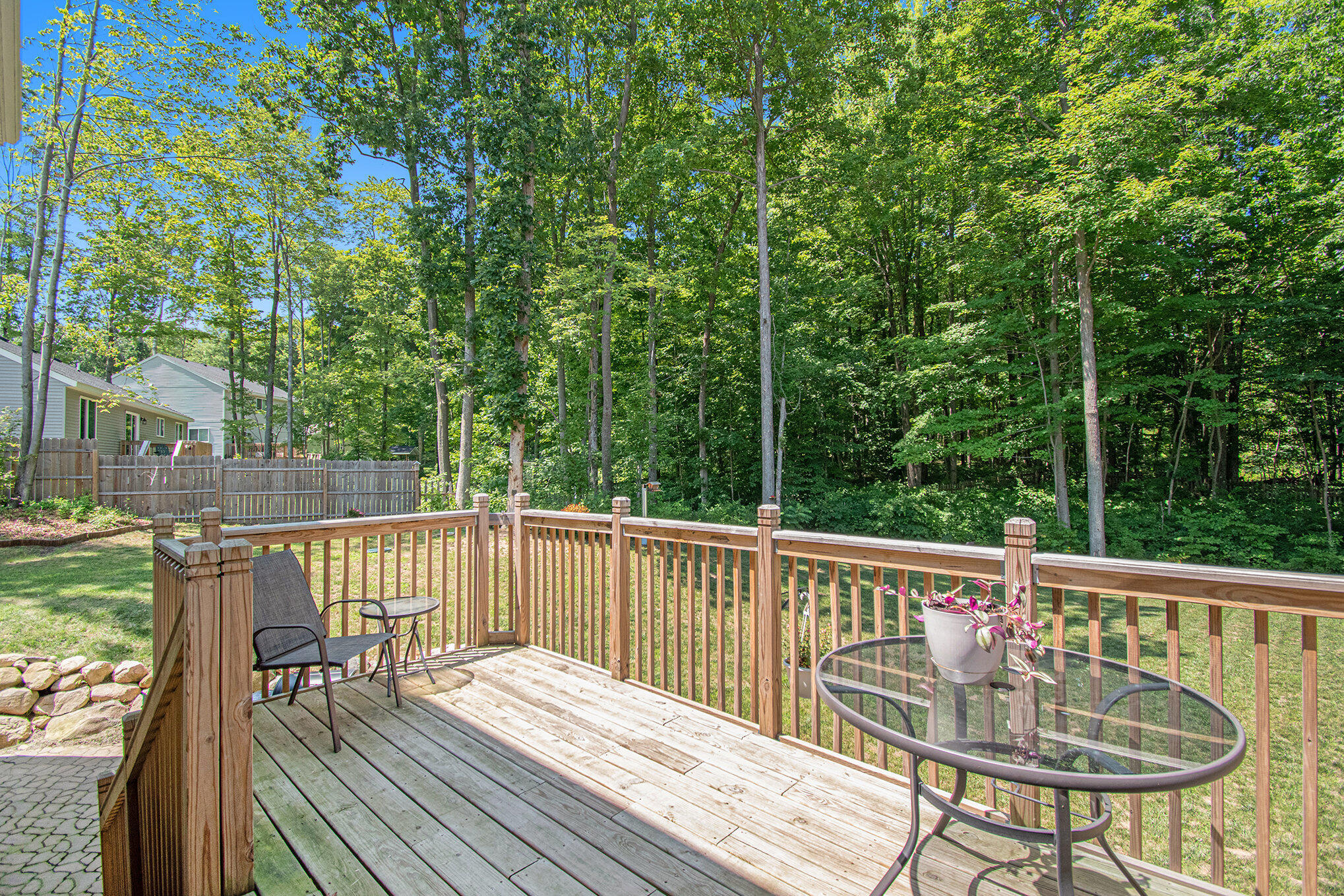 737 W North Hills Court