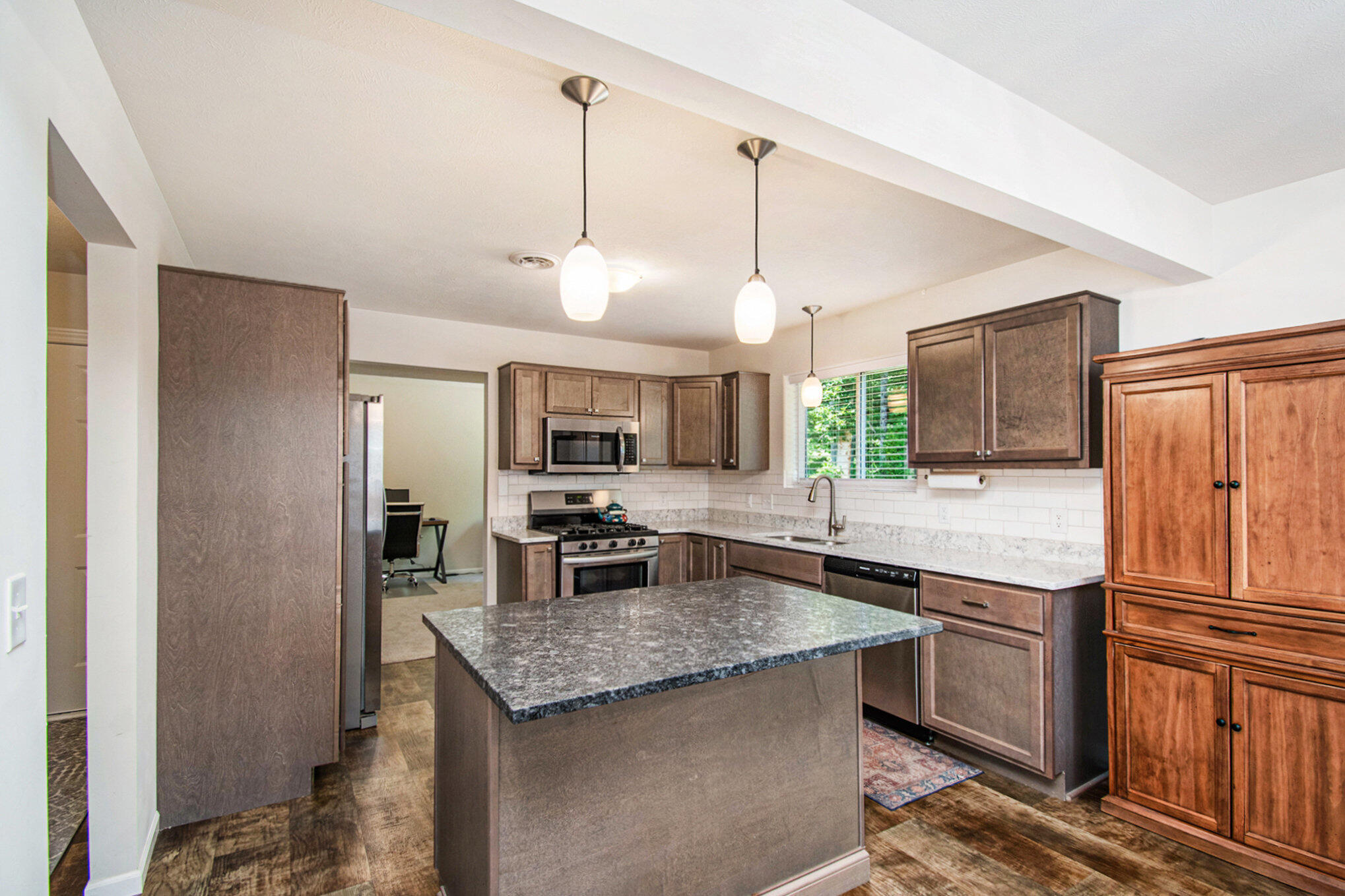 737 W North Hills Court