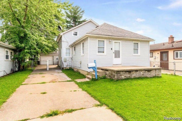 8676 ROBINDALE AVE, DEARBORN HEIGHTS, MI 48127 - Image 4cc6f31dfd9e7b0d19fbae81f9dc12a9/1186621842
