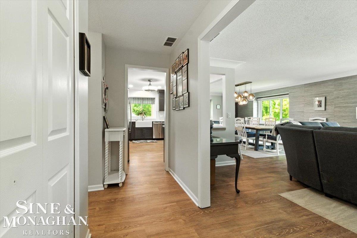 669 N Riverside Avenue