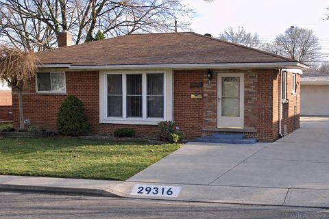 29316 N Roan Drive Warren City MI 48093