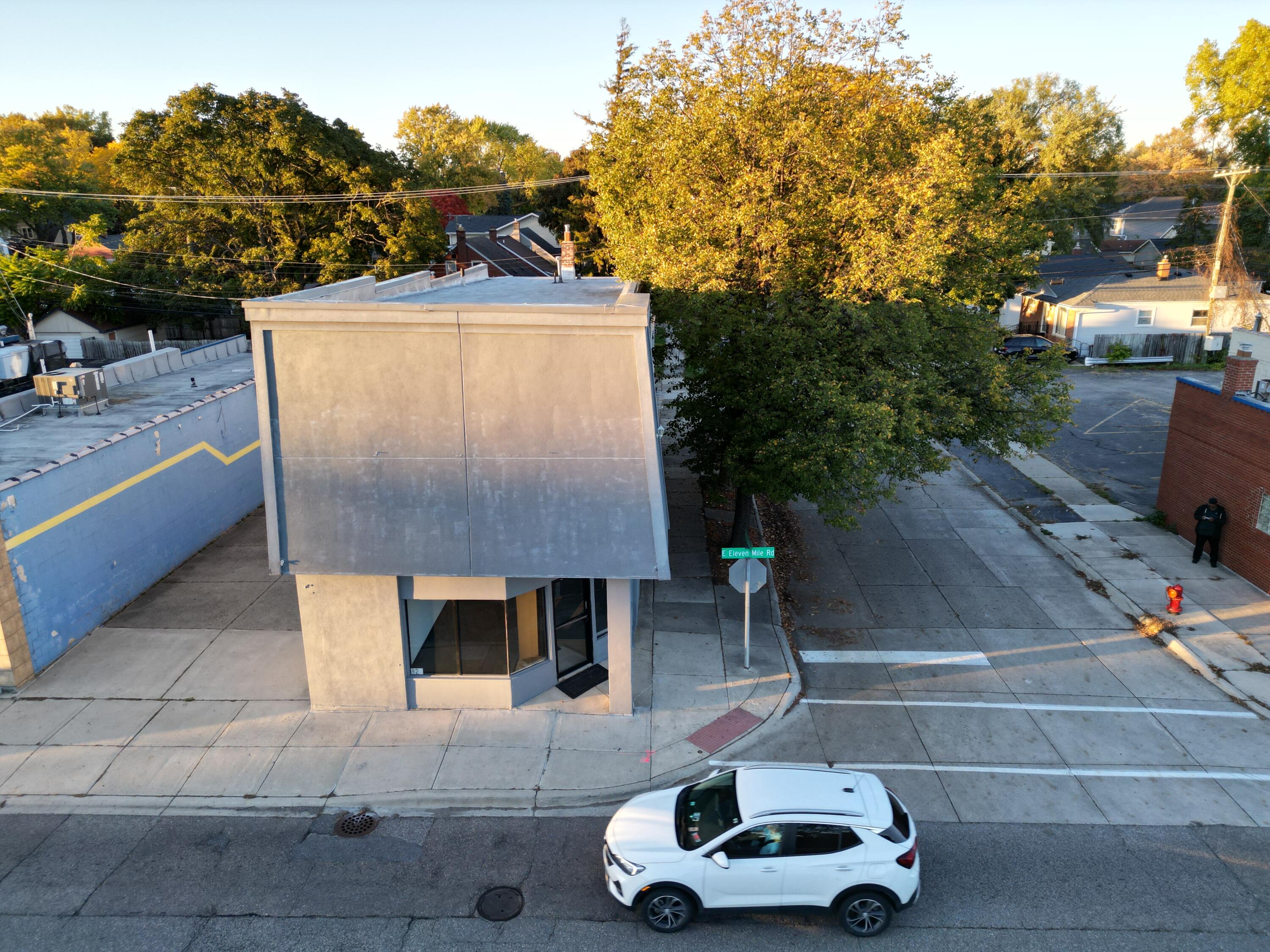 925 E 11 Mile Road Road