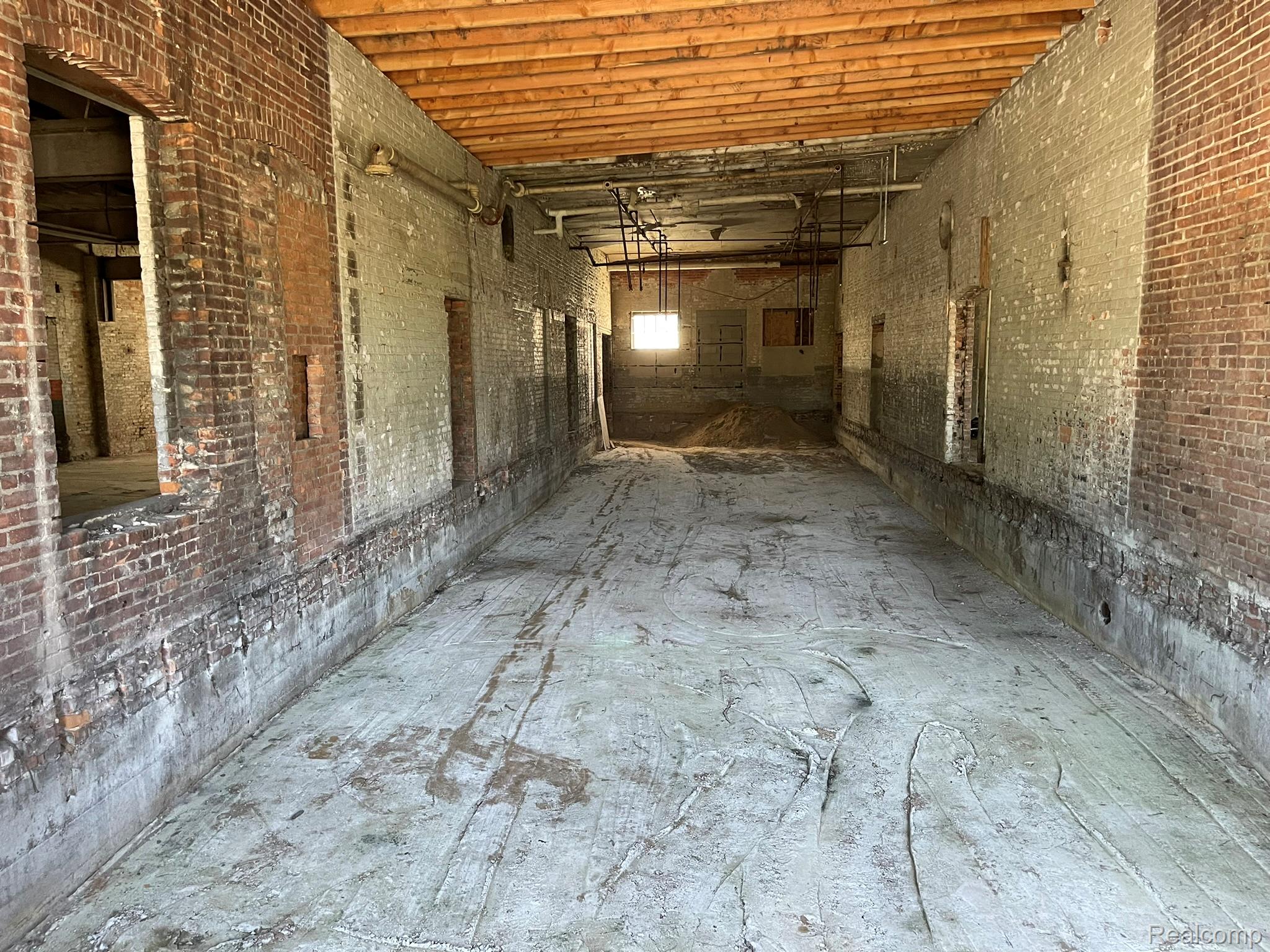 619-635 East Washington