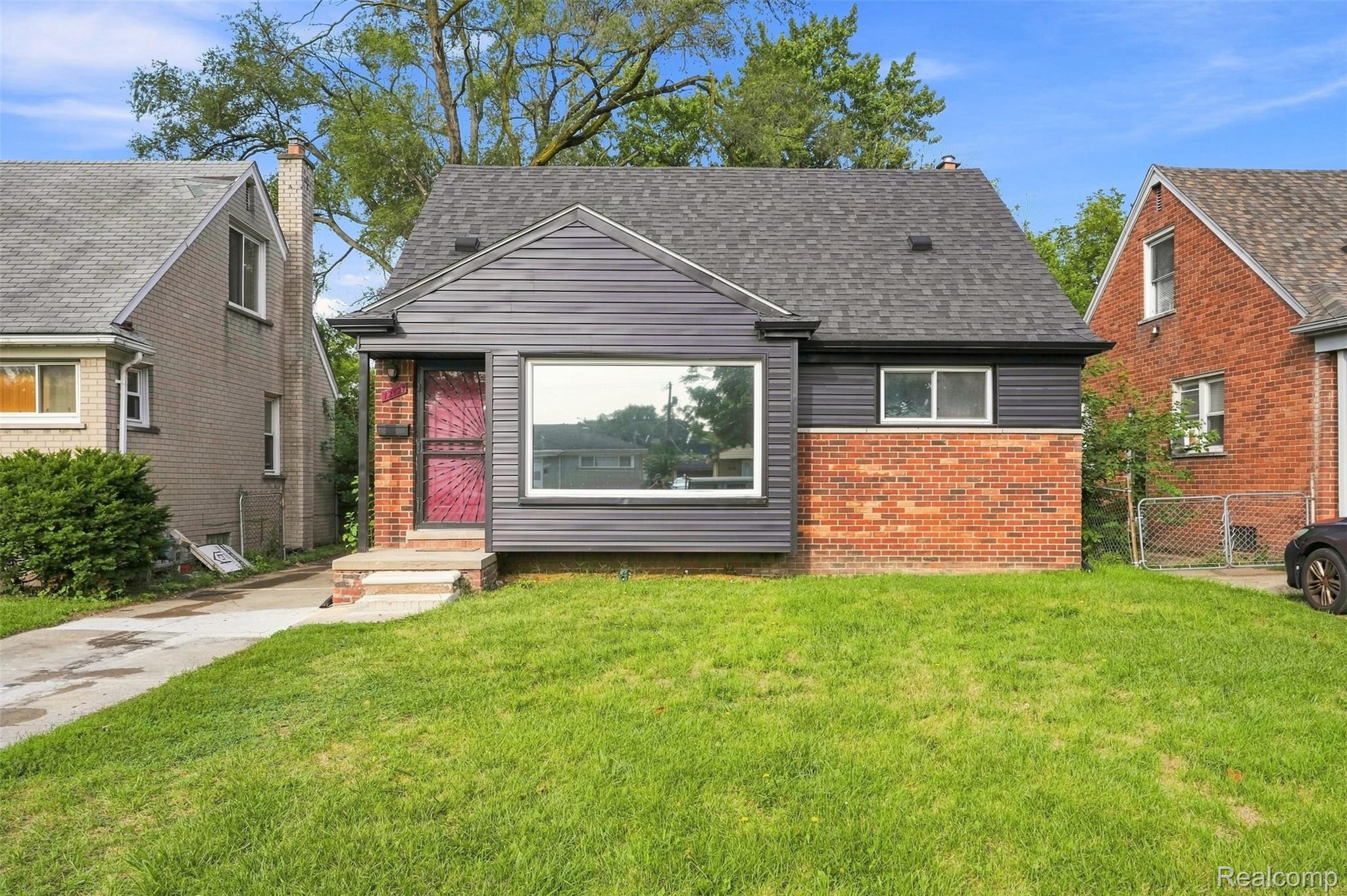 12827 Woodbine