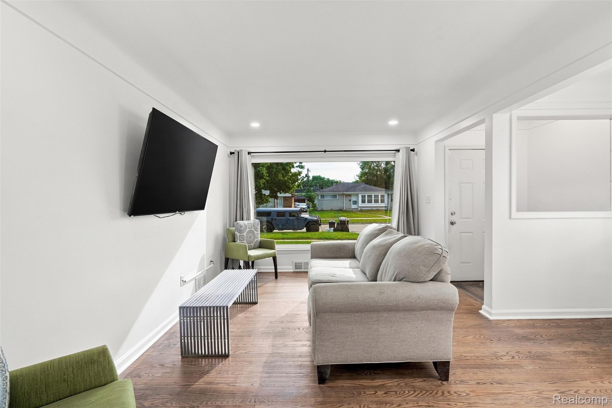 12827 Woodbine