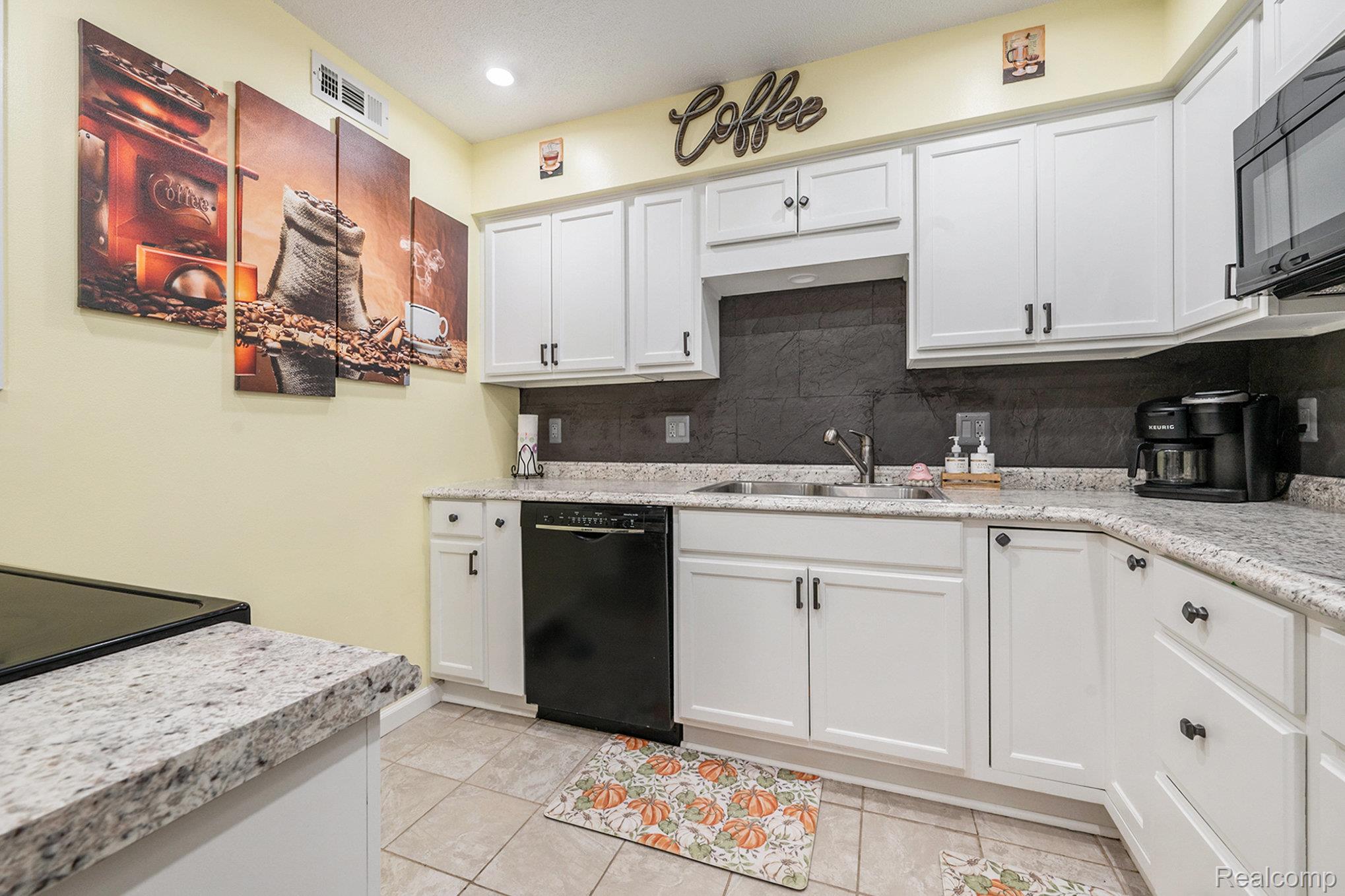 Livonia City, Michigan 48150, United States, 1 Bedroom Bedrooms, ,1 BathroomBathrooms,Residential,Active,233326