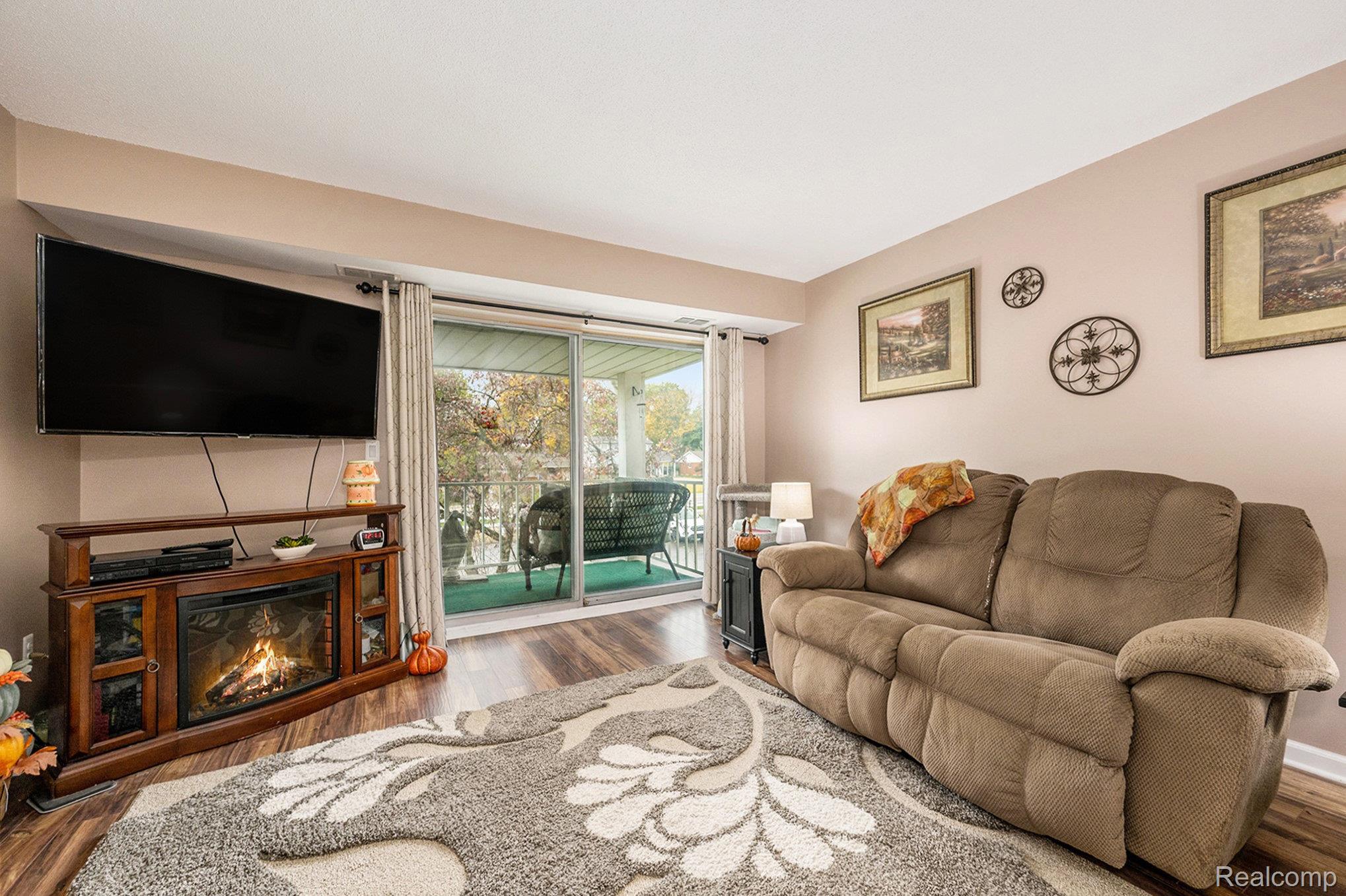 Livonia City, Michigan 48150, United States, 1 Bedroom Bedrooms, ,1 BathroomBathrooms,Residential,Active,233326