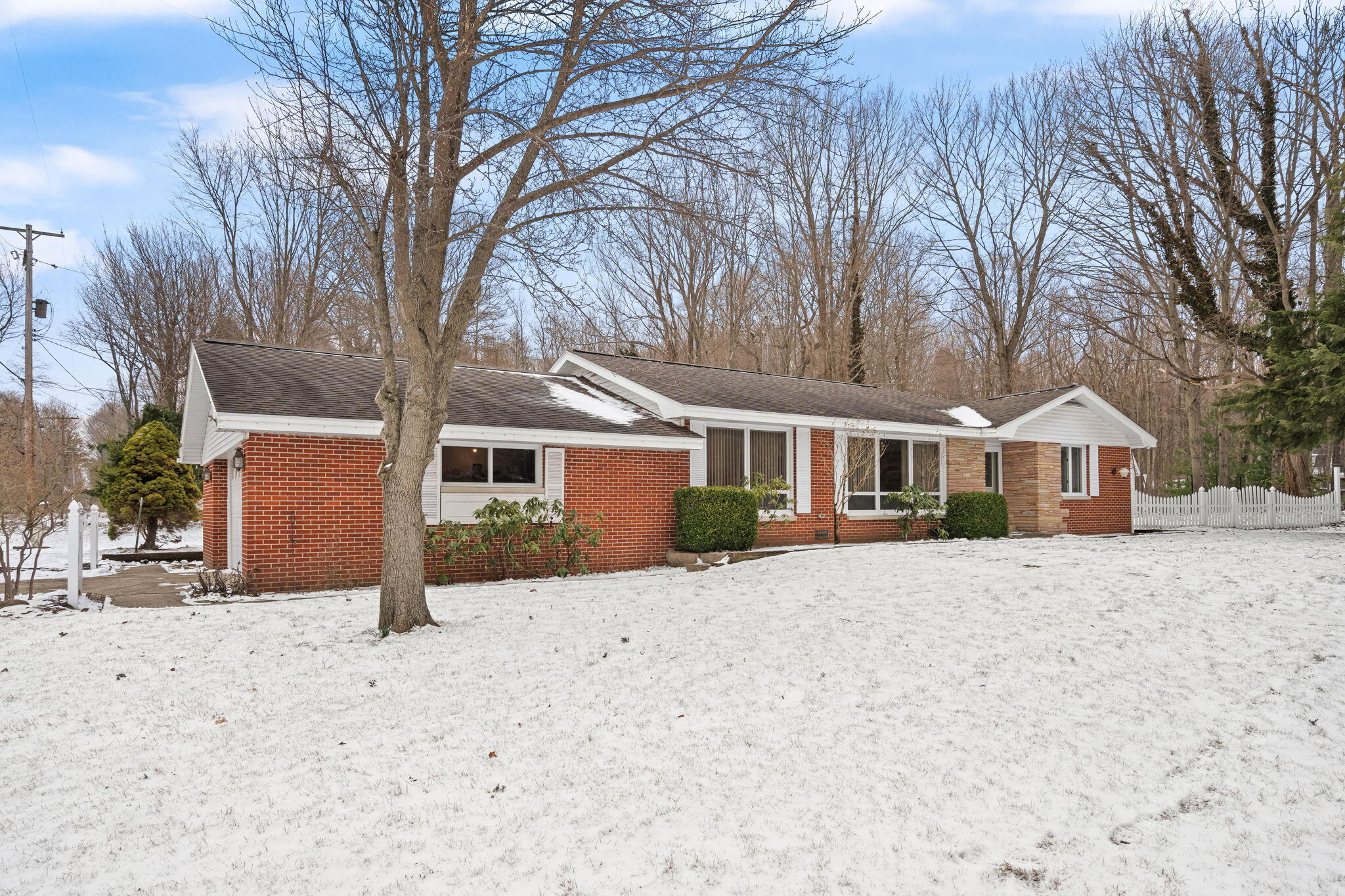 2095 Lakeshore Drive