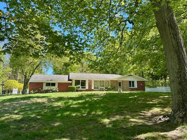 2095 Lakeshore Drive