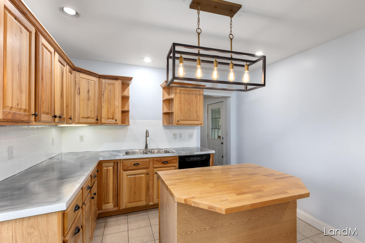 2206 Woodward Avenue