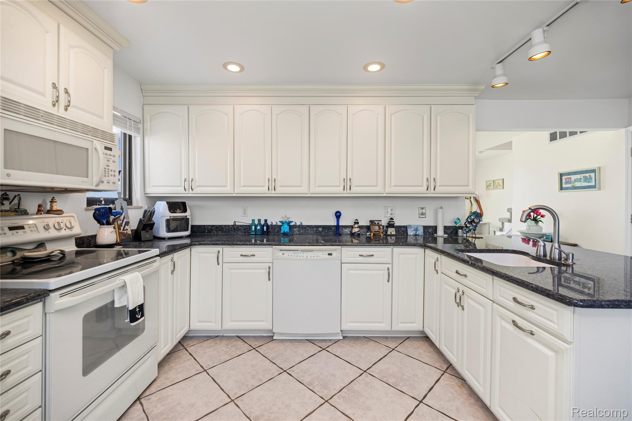 50666 Jefferson Avenue D8