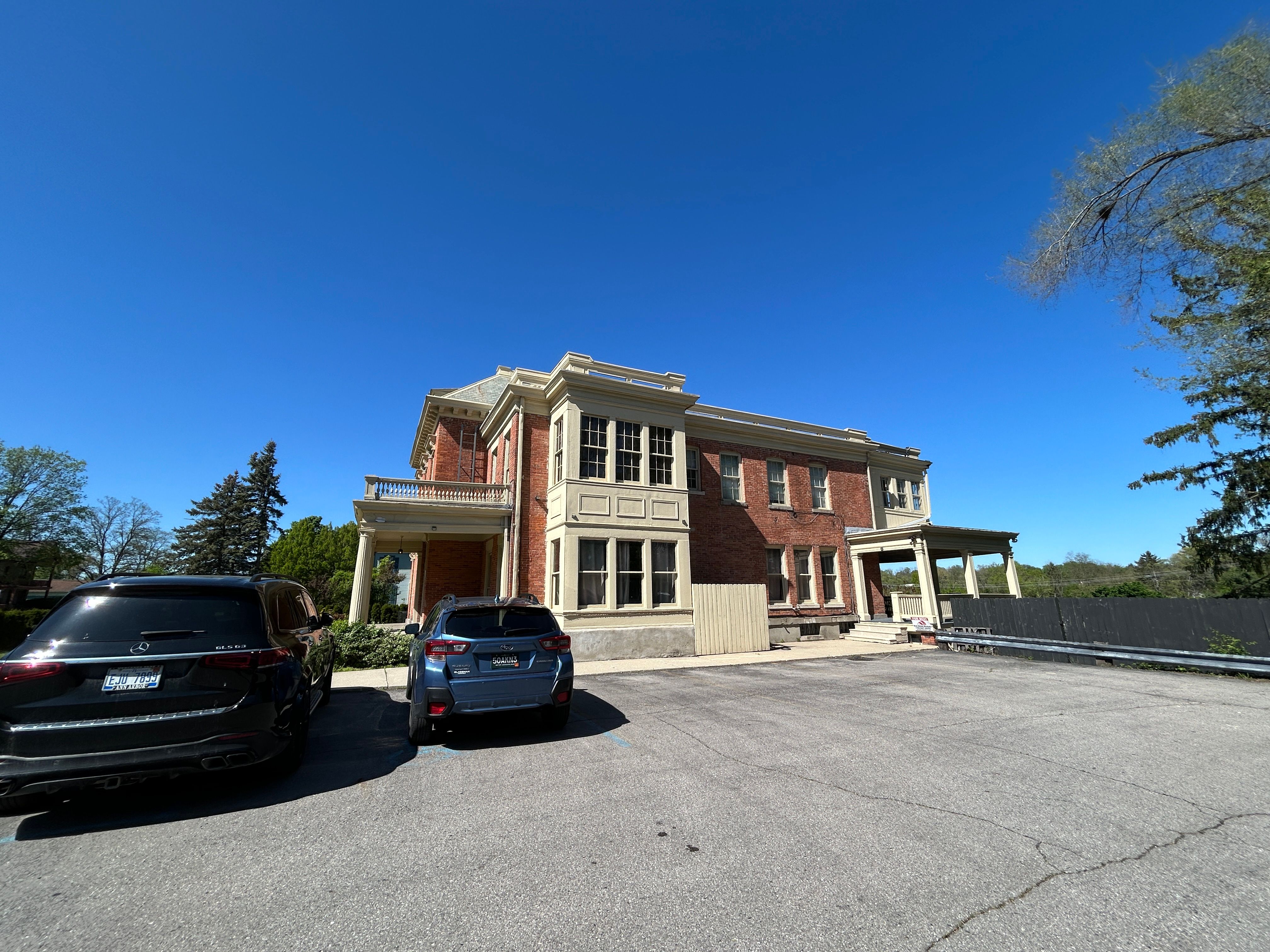 206 N HURON Street