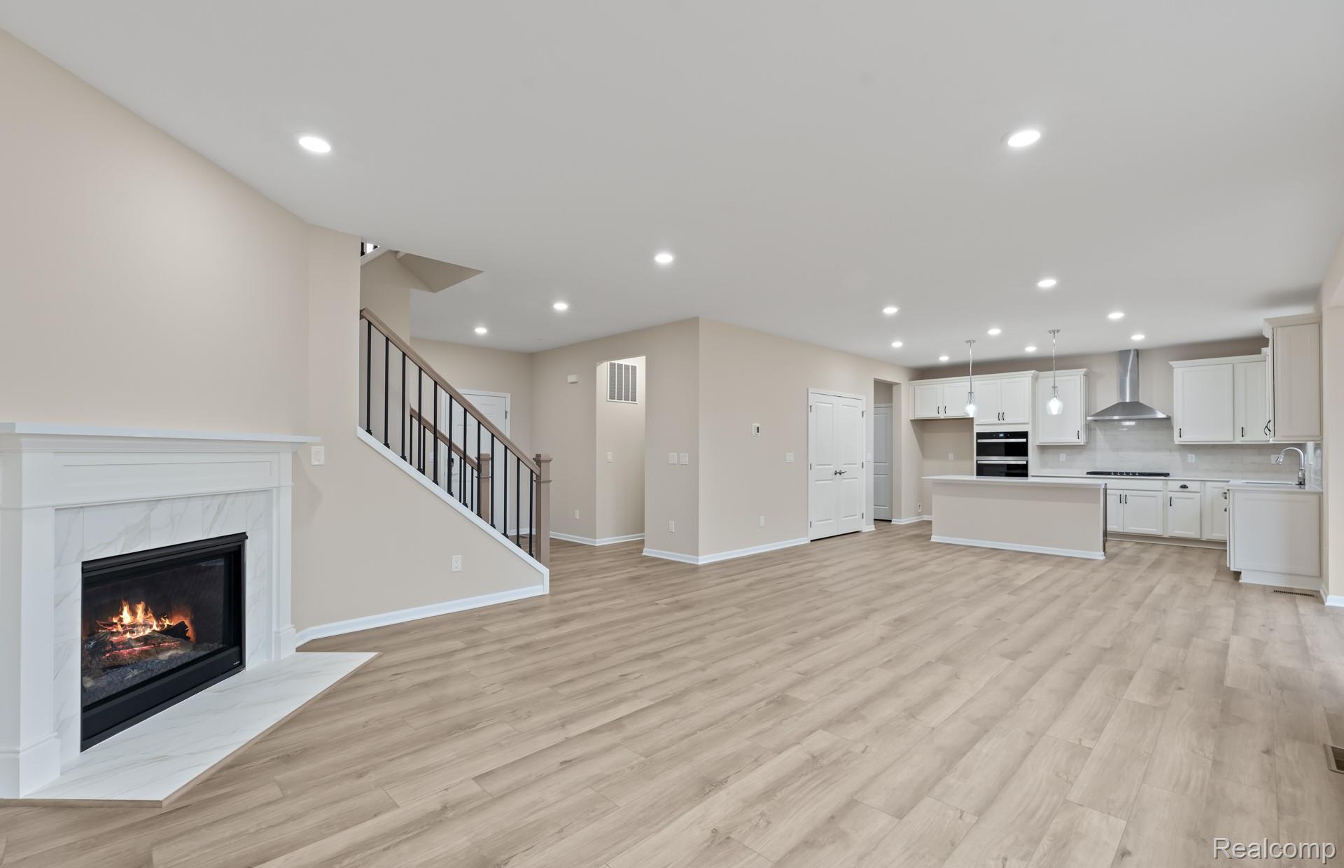 848 KUSS Drive