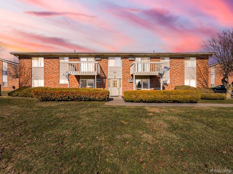 121 E Van Riper Road 6 Fowlerville Village MI 48836