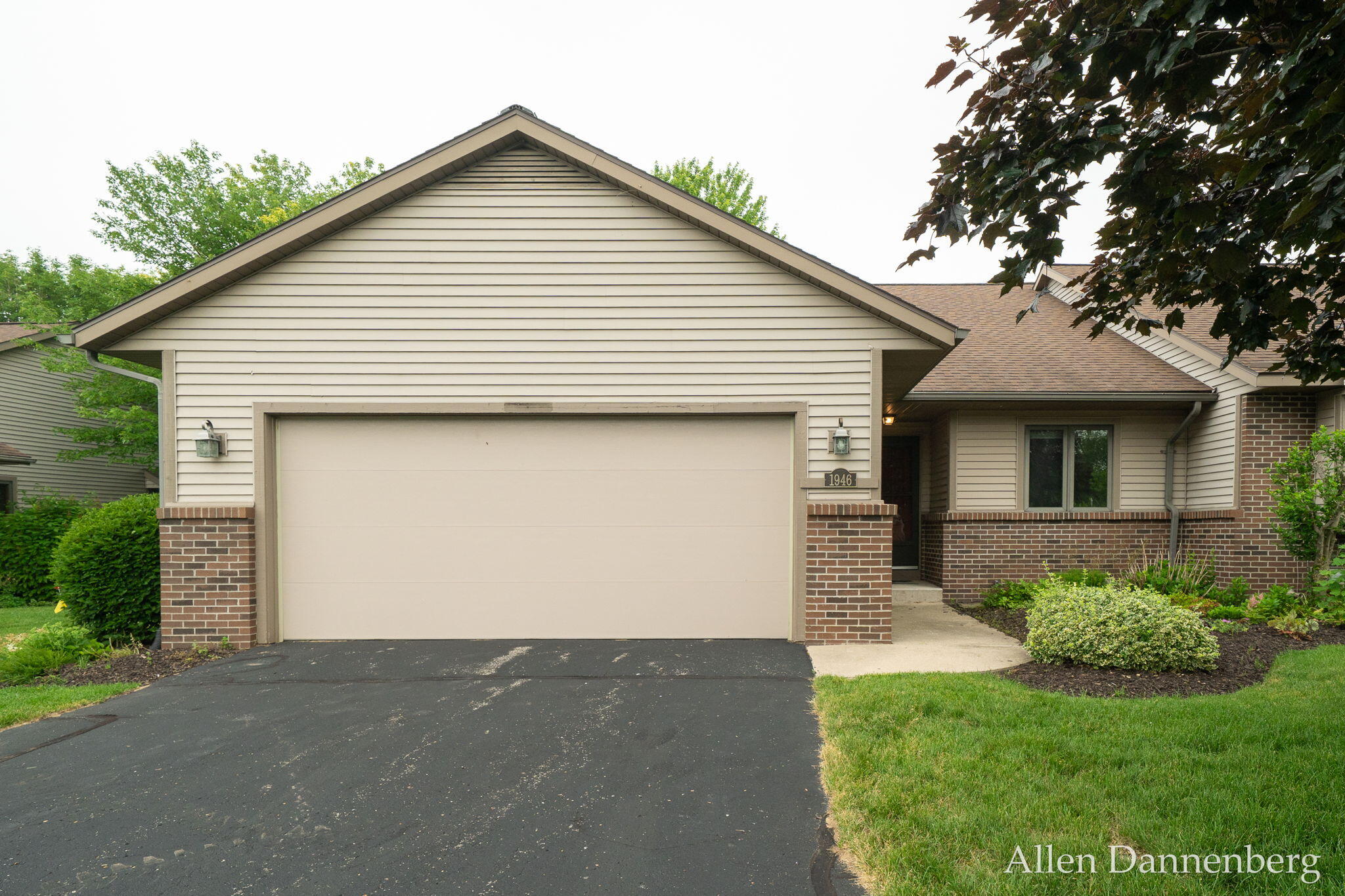 1946 Lakeview Drive