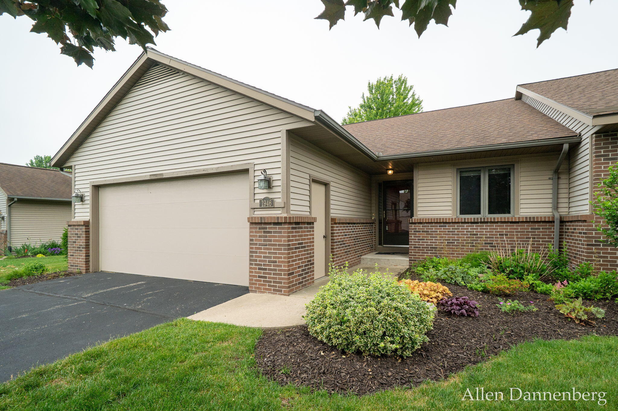 1946 Lakeview Drive