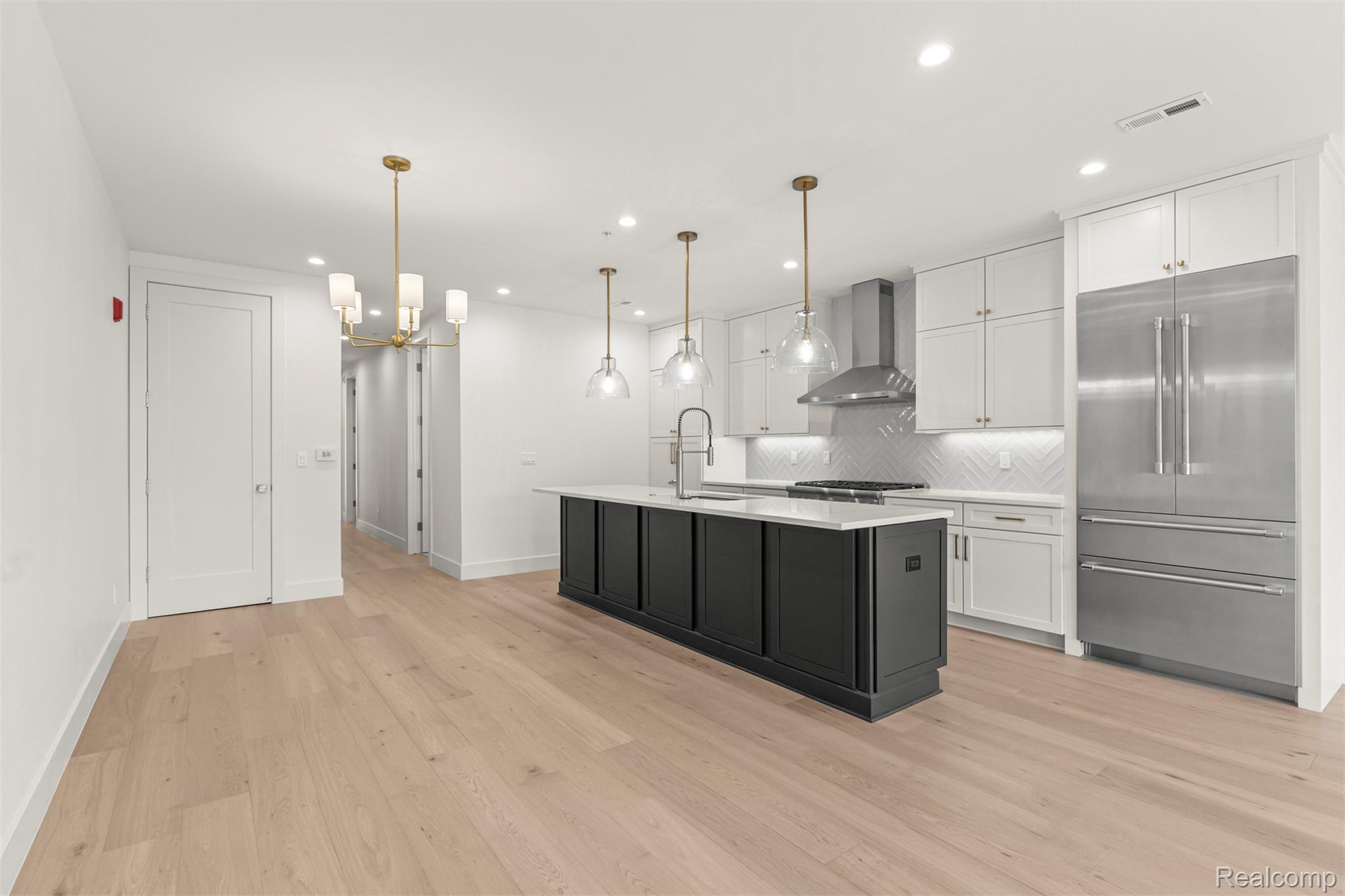 156 N Center Unit 203