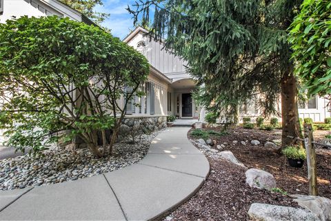 4826 Cliffside Drive 18 West Bloomfield Charter Township MI 48323