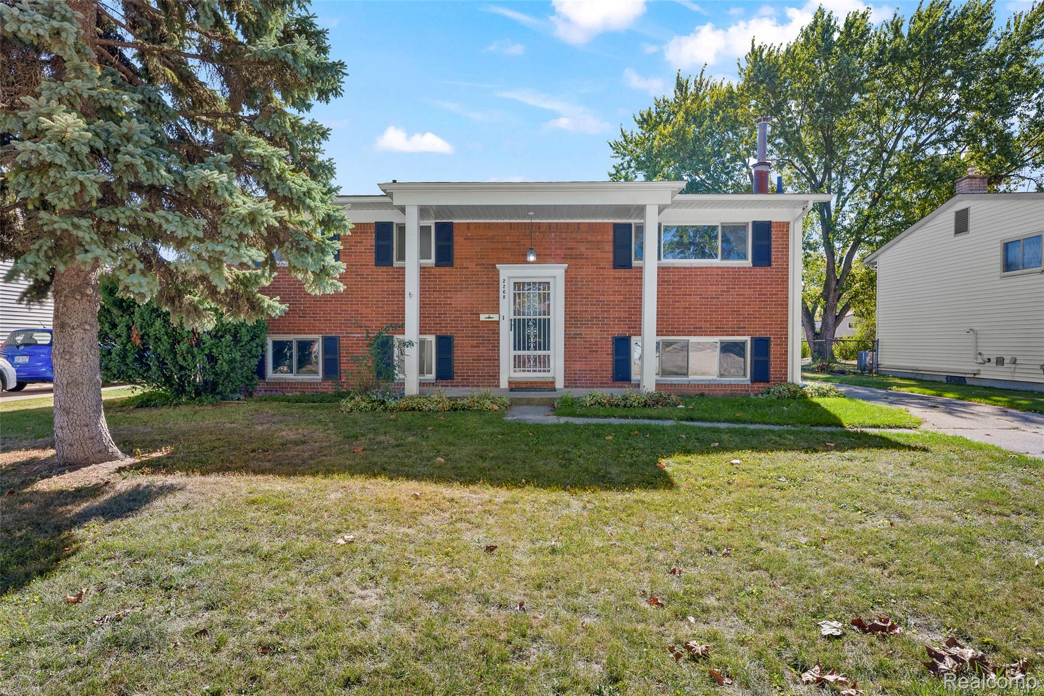 2268 Serra Drive