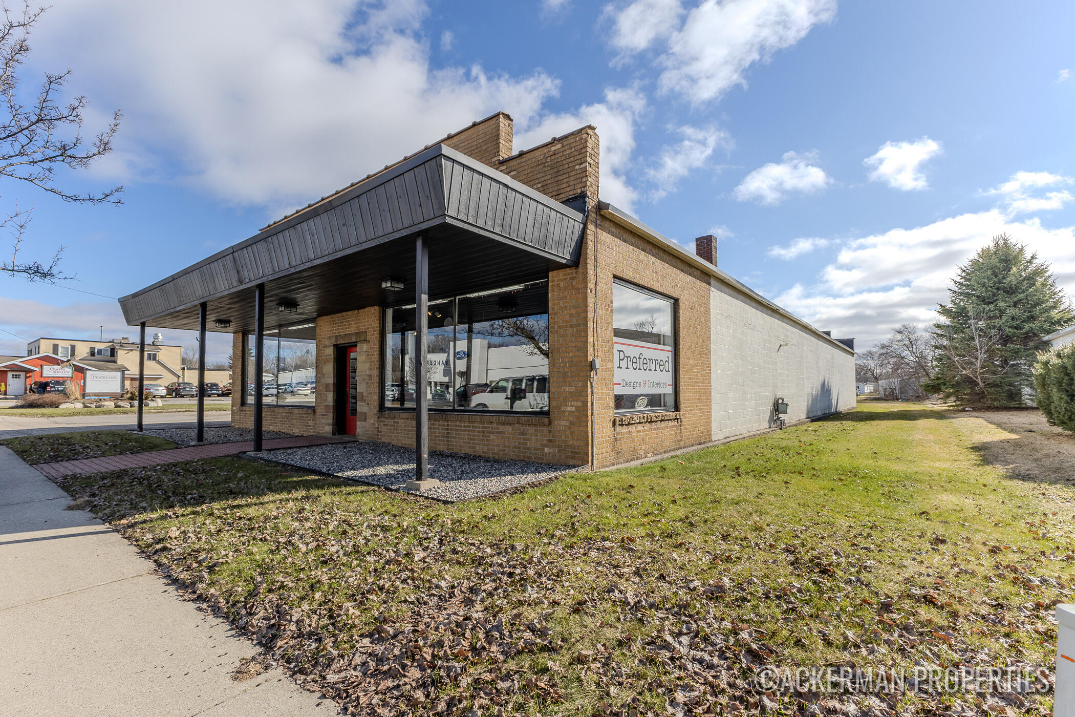 326 N Main Street NE