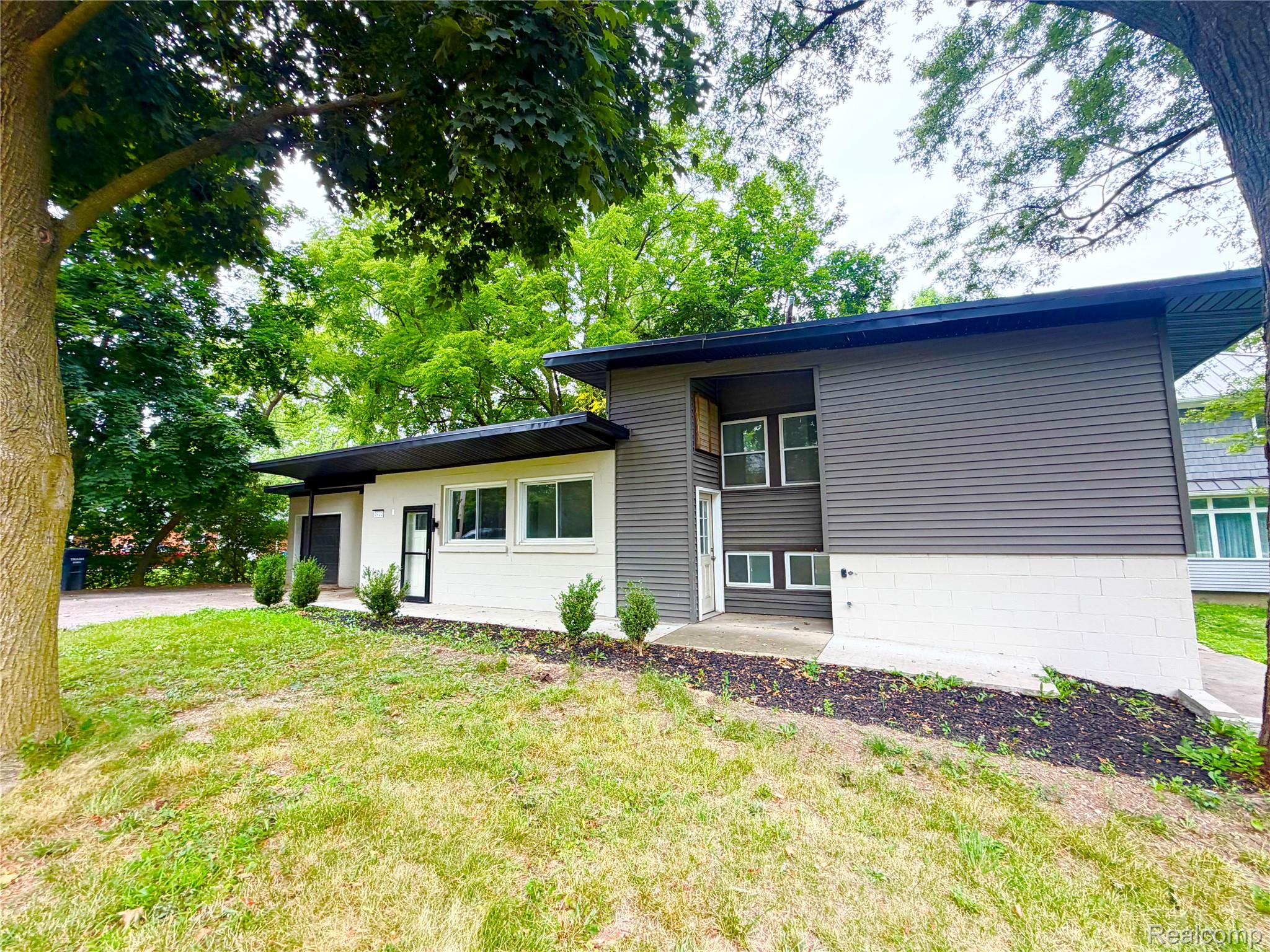 2920 Valley Drive